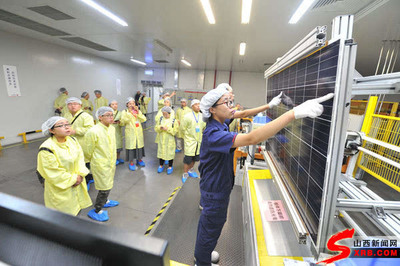 全國(guó)網(wǎng)媒記者走進(jìn)晉能清潔能源，探訪光伏電池開發(fā)之“奧秘”